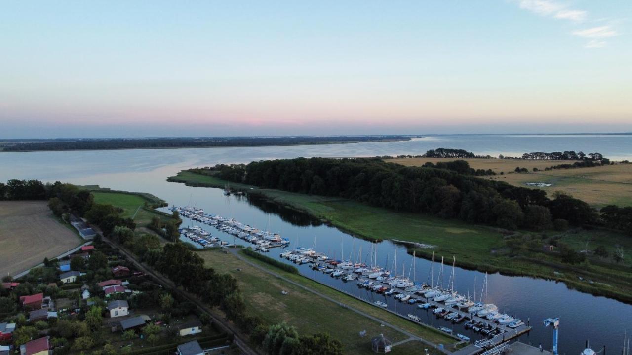 Ruegenferienhaus - Schaprode Hafen Esterno foto