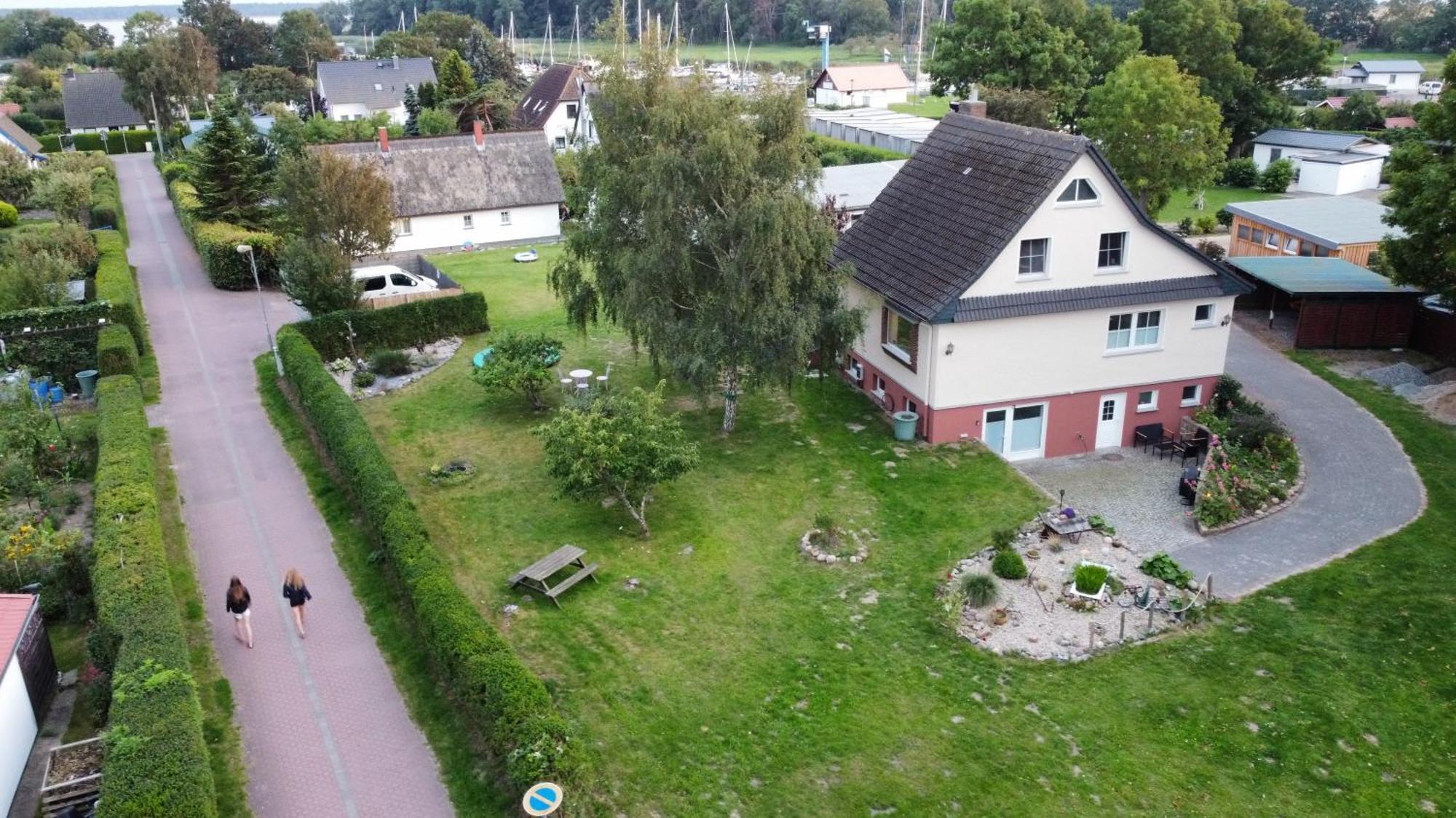 Ruegenferienhaus - Schaprode Hafen Esterno foto